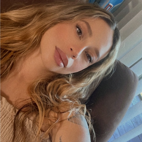 Meet your Posher, Melanie - Picture 1 of 1